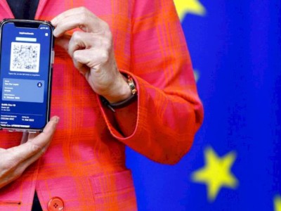 
                    С сегодняшнего дня в Италии без документа о вакцинации не попасть на работу
                