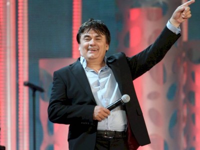 
                    Александр Серов попал в реанимацию с 75-процентным поражением легких
                