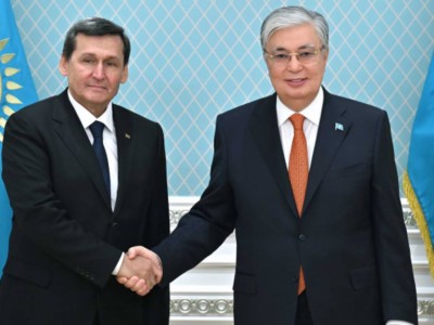
                    Токаев принял министра иностранных дел Туркменистана Рашида Мередова
                