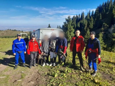 
                    Трое подростков заблудились в горах Алматы
                