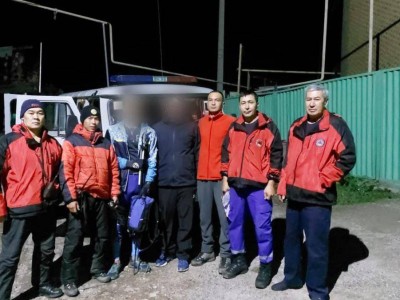 
                    Отставшему от группы туристу помогли спасатели
                