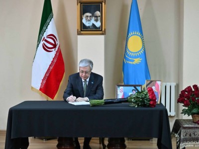 
                    Токаев посетил Посольство Ирана в Казахстане
                