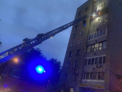 
                    Оставленный на зарядке телефон стал причиной пожара в девятиэтажке
                