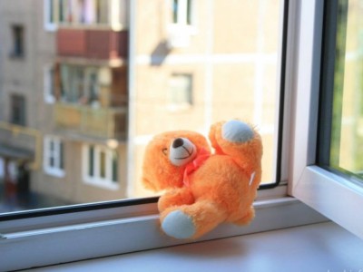
                    4-летняя девочка выпала из окна пятого этажа в Павлодаре
                