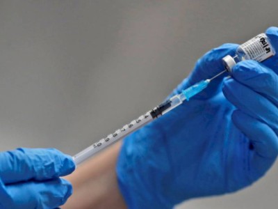
                    Принципиально новую вакцину от COVID-19 разработали в НИИ гриппа в Петербурге
                