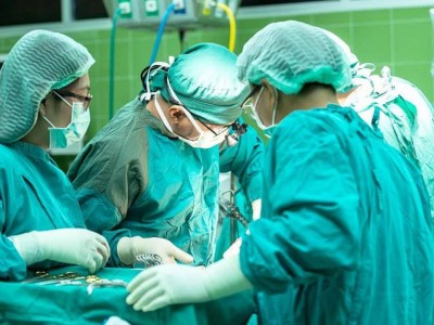 
                    Попал в реанимацию: на заводе сыновей Нигматулина регулярно гибнут люди
                