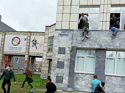 
                    Восемь человек погибли при вооруженном нападении на Пермский госуниверситет
                