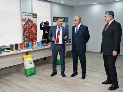 
                    Президент посетил Опытное хозяйство масличных культур в ВКО
                