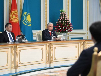 
                    Президенты Казахстана и Кыргызстана выступили с совместным заявлением
                