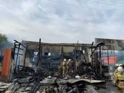 
                    Строительный магазин горел в Алматы
                