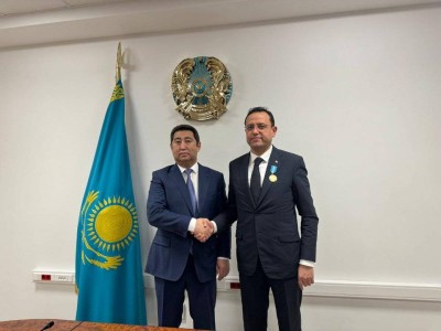
                    Айдарбек Сапаров предложил Турции развивать переработку в Казахстане
                