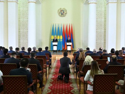 
                    Касым-Жомарт Токаев и Никол Пашинян провели брифинг для СМИ
                