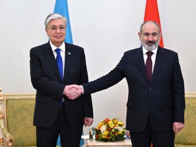 
                    Токаев провел переговоры с Премьер-министром Армении в узком составе
                
