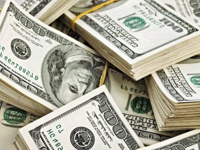 
                    Более 20 тысяч фальшивых долларов пытались сбыть в Алматы
                