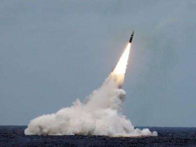 
                    Южная Корея первой среди безъядерных держав запустила ракету с подводной лодки
                