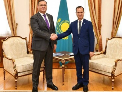 
                    Палестинский посол проинформировал главу МИД РК о ситуации в секторе Газа
                