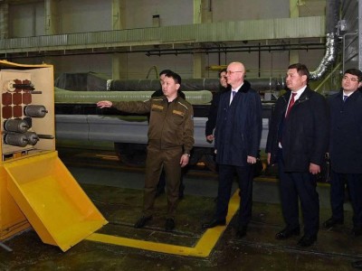 
                    Скляр и Мантуров обсудили создание совместного ракетного комплекса «Байтерек»
                