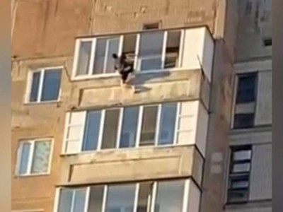 
                    В Караганде мужчина пытался спрыгнуть с девятого этажа
                