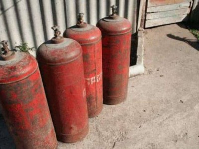 
                    Взрыв газовых и кислородных баллонов предотвратили костанайские огнеборцы
                