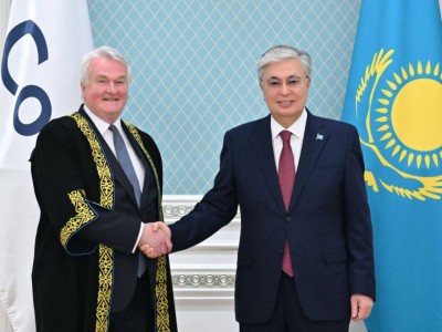 
                    Токаев принял участие в церемонии принесения присяги председателем Суда МФЦ «Астана»
                