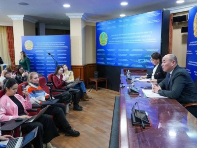 
                    Министр Канат Шарлапаев рассказал подробности сделки с ArcelorMittal
                