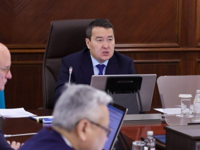 
                    Вдвое сократить сроки оформления и прохождения ж/д грузов поручил Смаилов
                