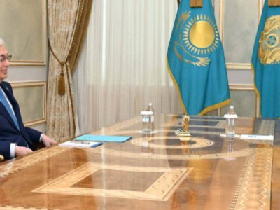 
                    Токаев принял государственного деятеля Икрама Адырбекова
                