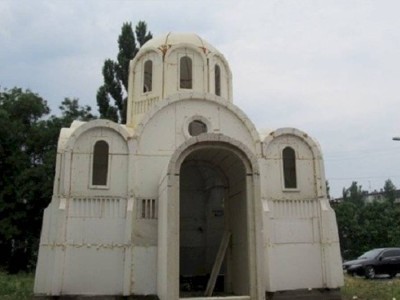
                    В Украине за считаные часы возвели церковь
                