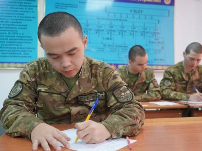 
                    Более двух тысяч солдат получили госгранты на обучение в вузах Казахстана
                