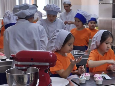 
                    Мечта со вкусом капкейка: в Алматы прошёл яркий батл юных поваров
                
