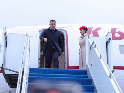 
                    Президент Кыргызстана прибыл в Астану
                