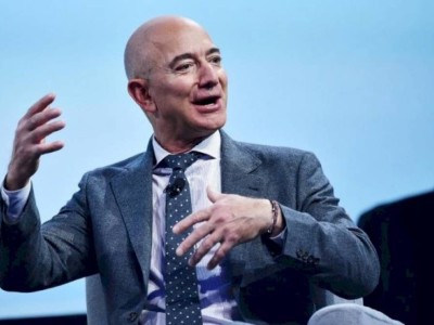 
                    Основатель Amazon полетит в космос
                