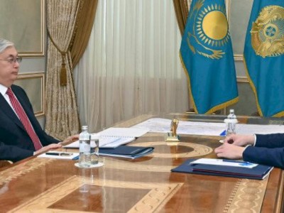 
                    Токаев принял главу правления QazaqGaz Санжара Жаркешова
                