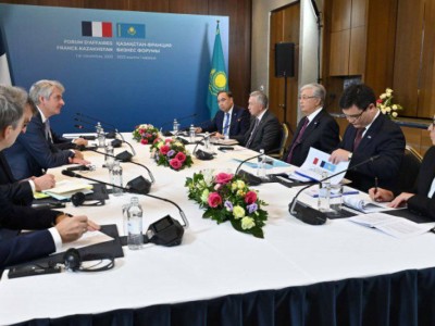 
                    Президент принял руководителей бизнес-структур Франции
                