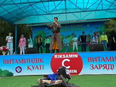 
                    Сказочные герои поздравили детей с праздником в Family Park
                