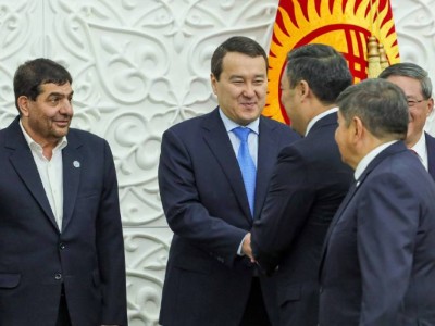 
                    Алихан Смаилов встретился с Президентом Кыргызстана
                