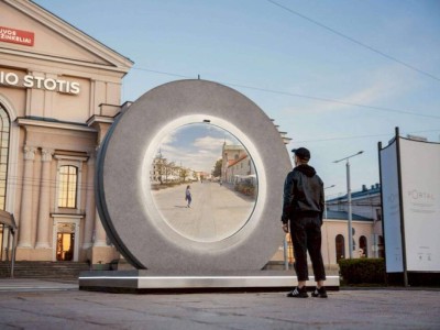 
                    На грани фантастики: виртуальный портал построили между городами Польши и Литвы
                