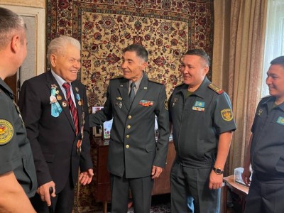 
                    100 лет исполнилось ветерану войны из Алматы Александру Журавлеву 
                