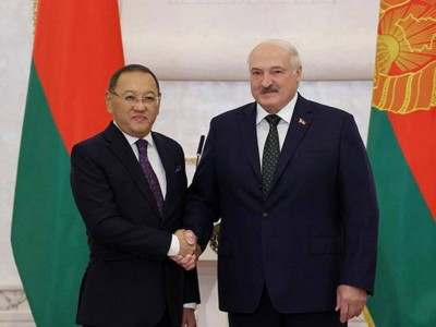 
                    Лукашенко назвал Казахстан близкой для Беларуси страной
                