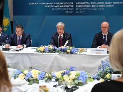 
                    Токаев пригласил германских бизнесменов участвовать в проектах в Казахстане
                