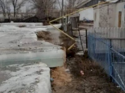 
                    В ЗКО из подтопленного села эвакуируют жителей
                