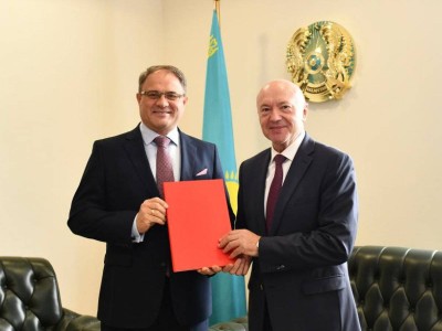 
                    Новый Посол Чехии в Казахстане вручил копии верительных грамот
                