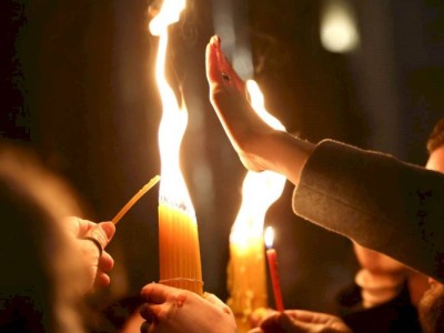 
                    В храме Гроба Господня в Иерусалиме сошел Благодатный огонь
                