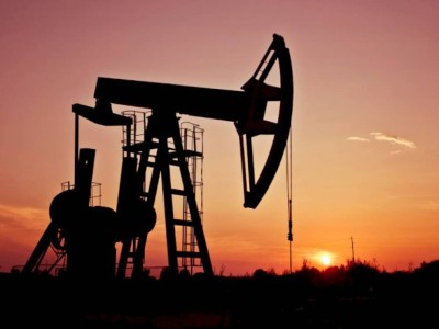 
                    В ОПЕК+ решили сократить суточную добычу нефти
                