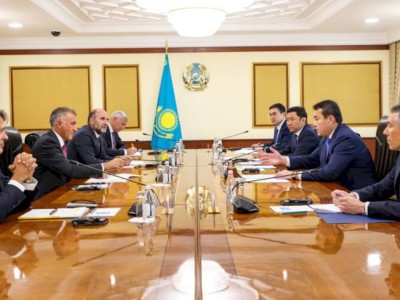 
                    Планы по строительству нового ГПЗ обсудил Алихан Смаилов с руководством Eni
                