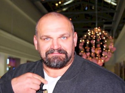 
                    Сильнейший человек планеты подался в политику
                