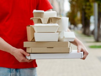 
                    Всемирно известный баритон переквалифицировался в доставщика еды
                