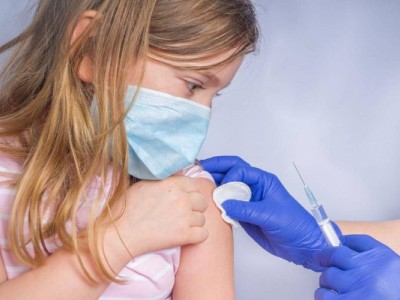 
                    Pfizer заявила об эффективности своей вакцины для детей от 12 до 15 лет
                