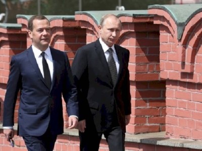 
                    Зам в квадрате: Медведев займется наукой и образованием
                