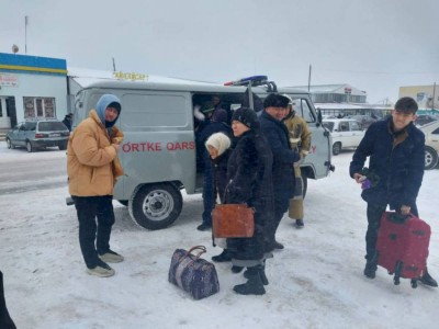
                    В РК на закрытых из-за непогоды трассах наблюдается массовое скопление автотранспорта
                